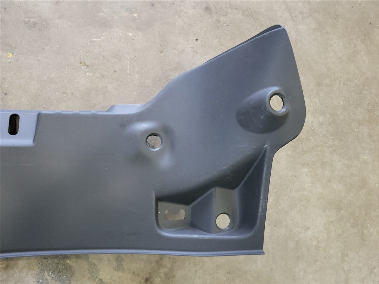 2013 CAMARO TRUNK REAR PANEL TRIM 92231258 33808 - image 3