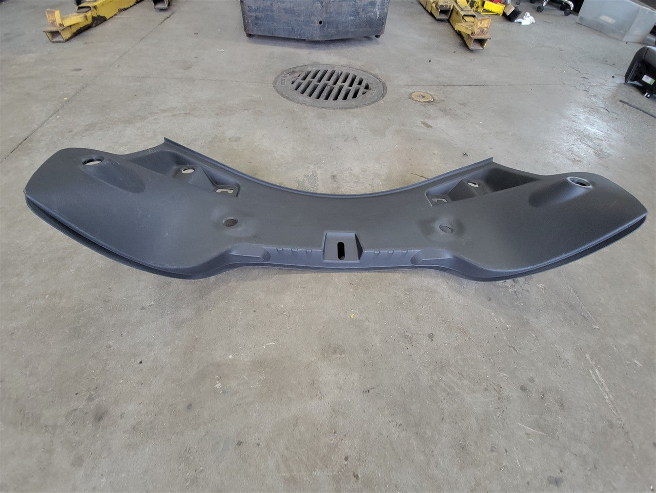 2013 CAMARO TRUNK REAR PANEL TRIM 92231258 33808 - image 5