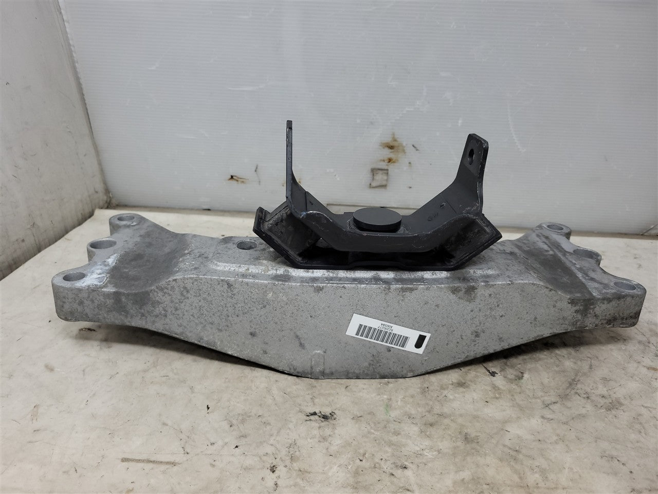 2013 CAMARO 6 SPEED MANUAL TRANS CROSSMEMBER 33814 - image 3