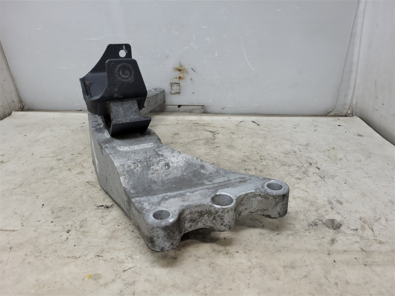 2013 CAMARO 6 SPEED MANUAL TRANS CROSSMEMBER 33814 - image 5