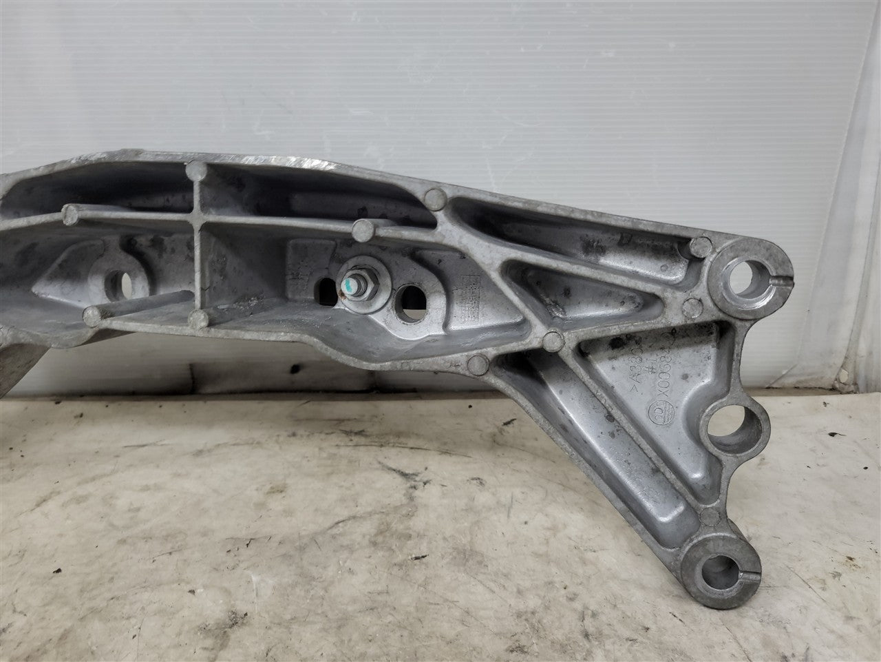 2013 CAMARO 6 SPEED MANUAL TRANS CROSSMEMBER 33814 - image 11