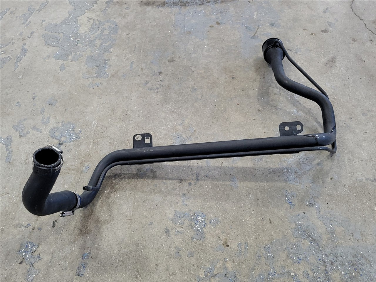 2013 CAMARO FUEL FILLER NECK 22925350 33819 - image 3