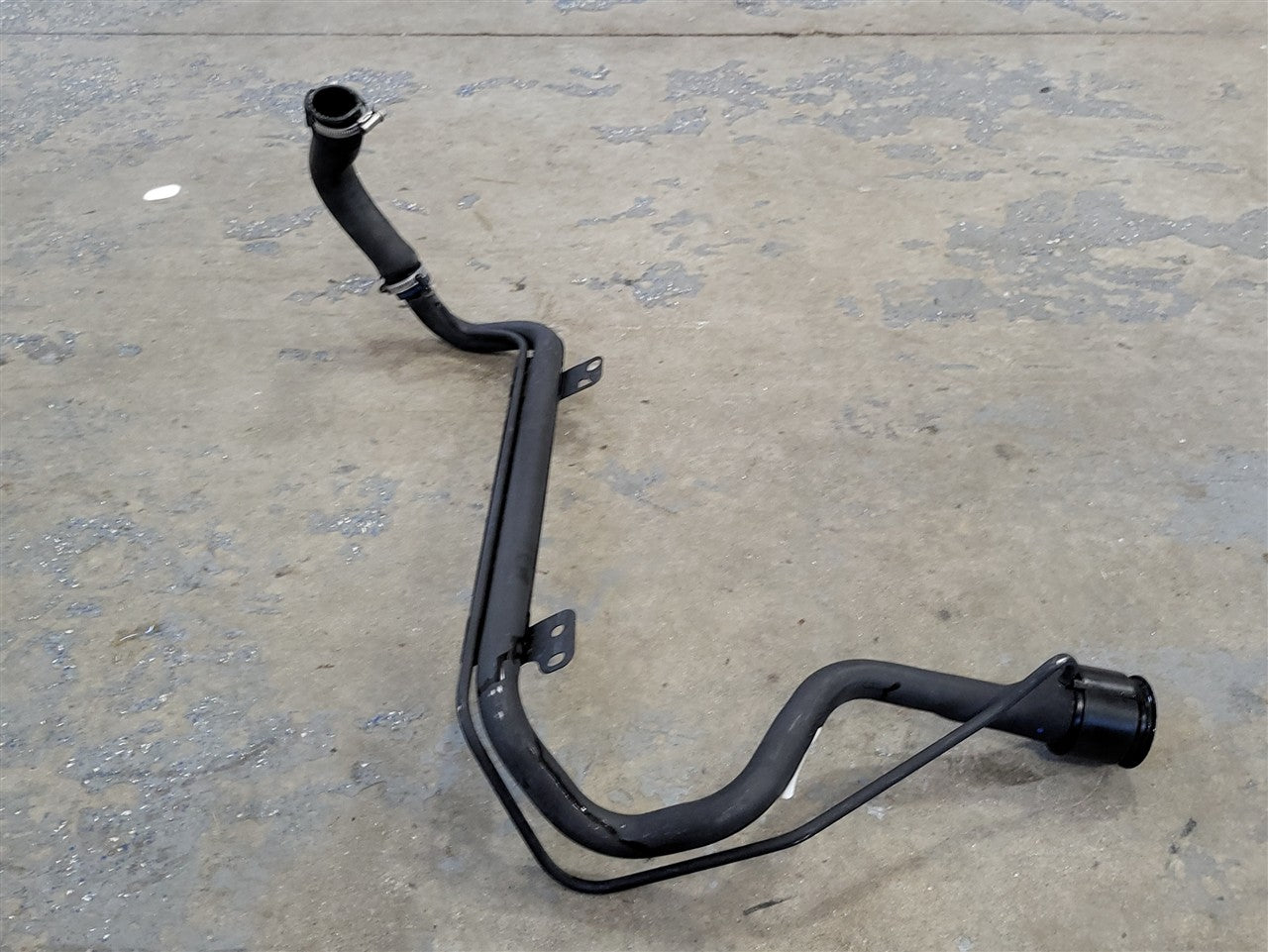 2013 CAMARO FUEL FILLER NECK 22925350 33819 - image 4