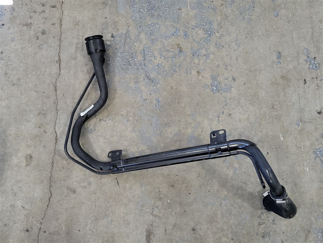 2013 CAMARO FUEL FILLER NECK 22925350 33819 - image 6