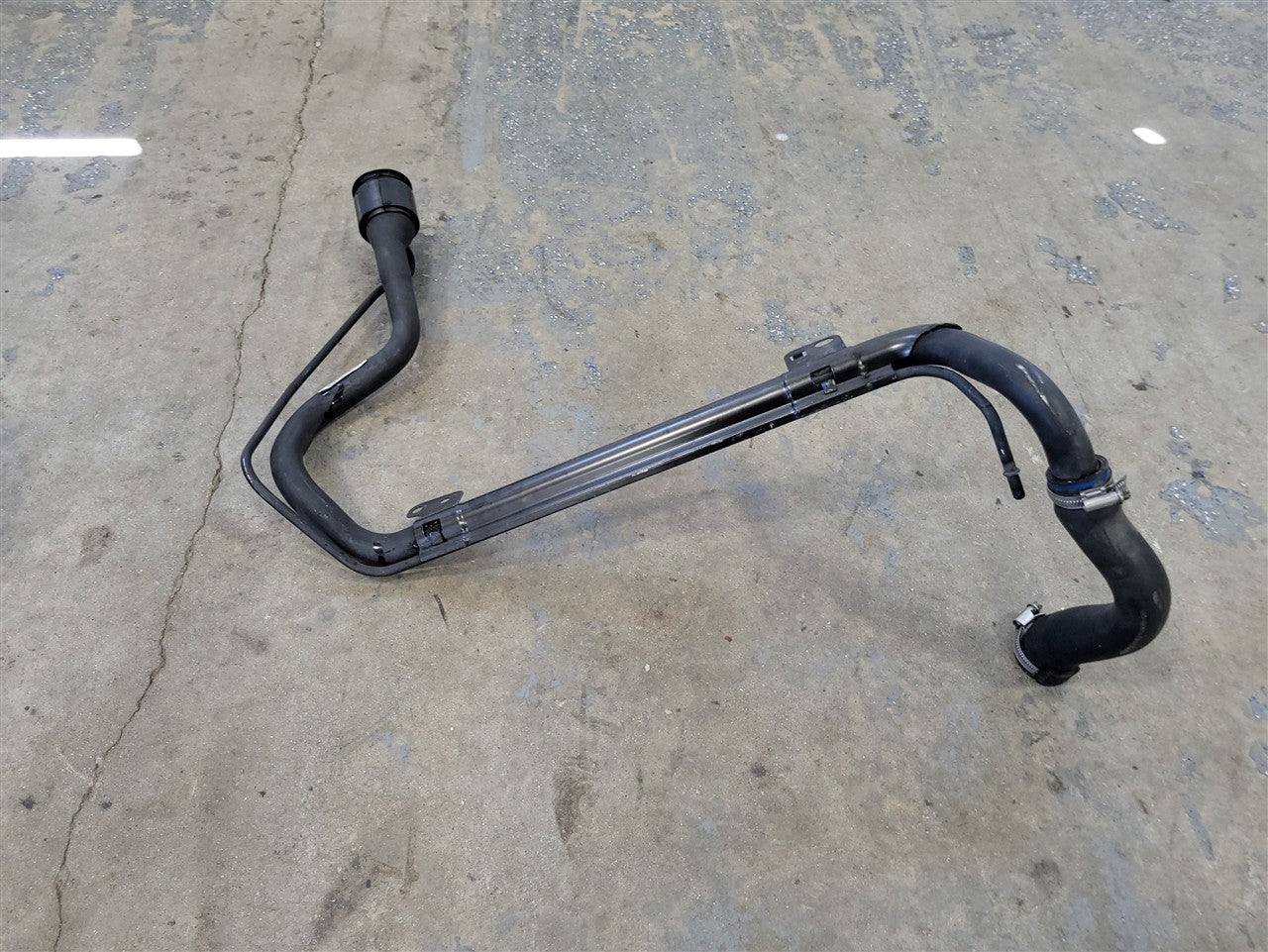 2013 CAMARO FUEL FILLER NECK 22925350 33819 - image 7