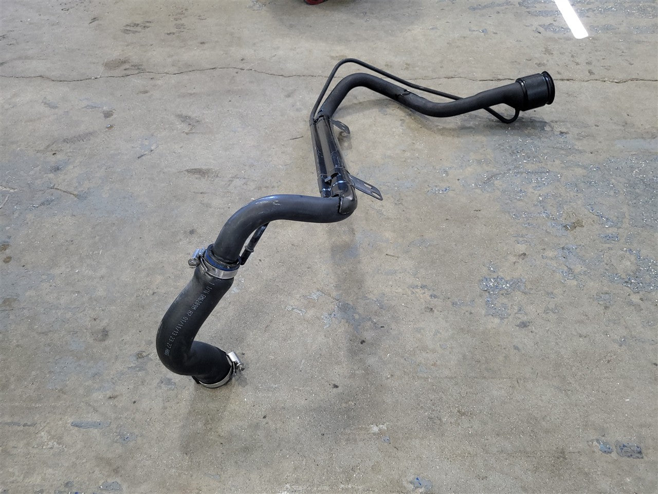 2013 CAMARO FUEL FILLER NECK 22925350 33819 - image 8