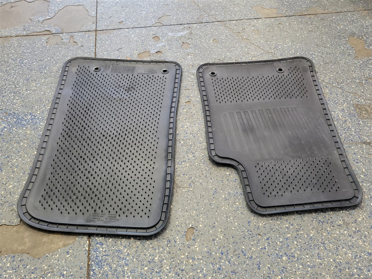 2013 CAMARO OEM FRONT FLOOR MATS BLACK CARPET 33824 - image 9