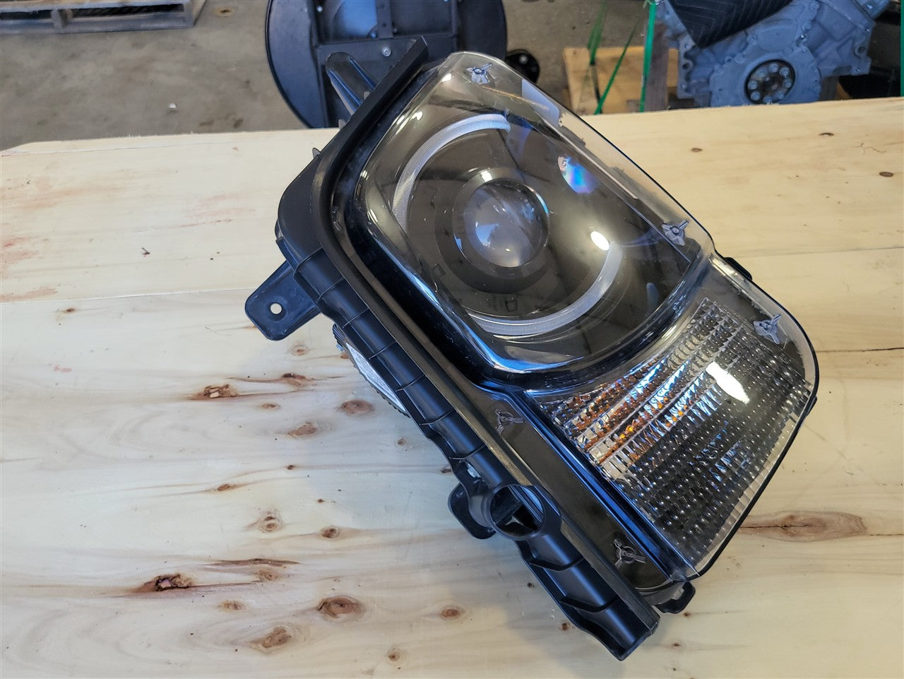 2013 CAMARO OEM RH HEADLIGHT HID XENON 22959920 33831 - image 3