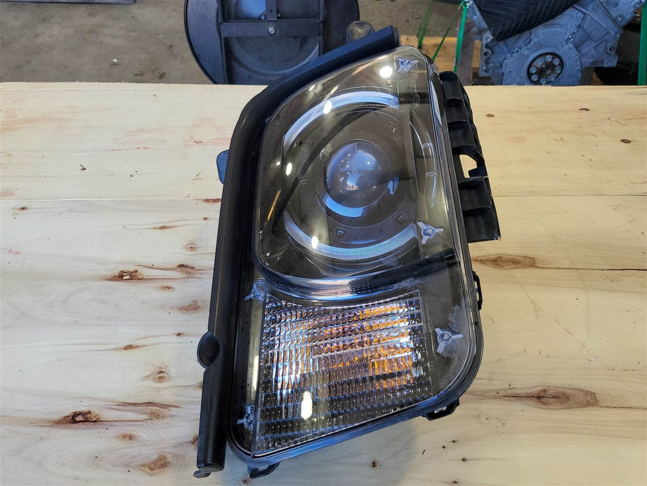 2013 CAMARO OEM RH HEADLIGHT HID XENON 22959920 33831 - image 4