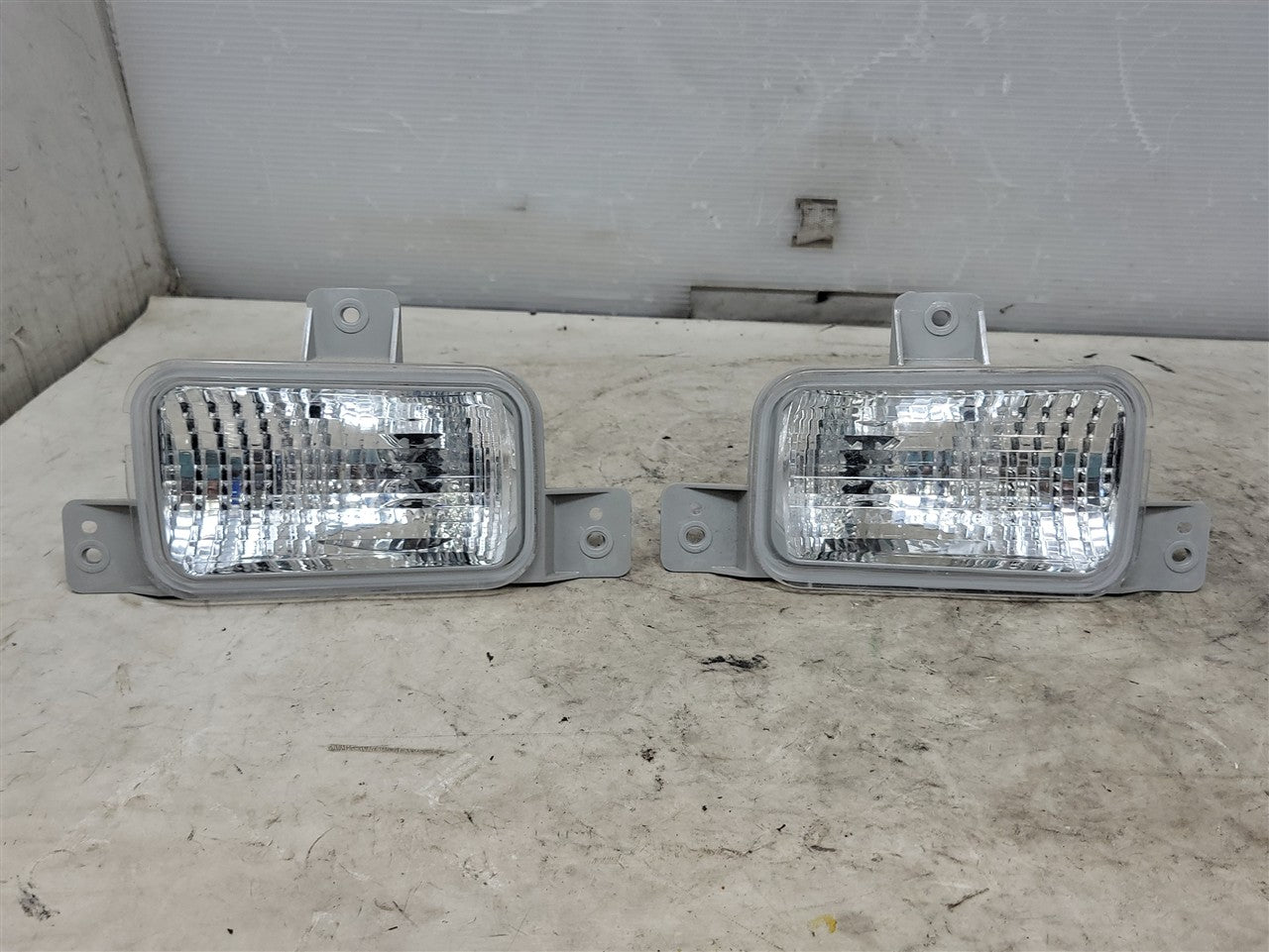 2013 CAMARO OEM BACK UP REVERSE LAMPS PAIR LH RH 33837 - image 1