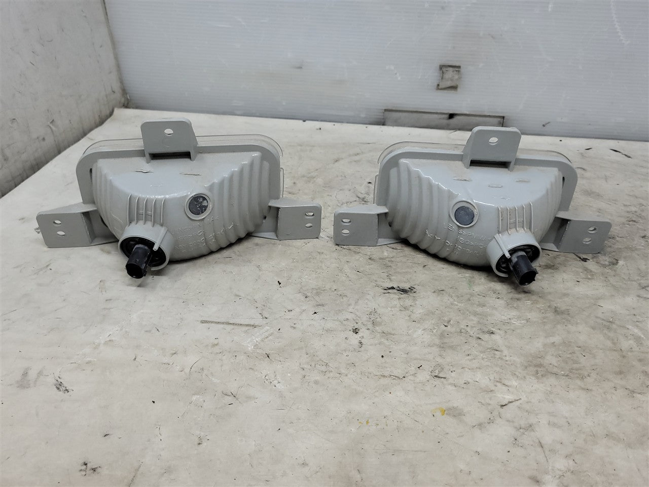 2013 CAMARO OEM BACK UP REVERSE LAMPS PAIR LH RH 33837 - image 4