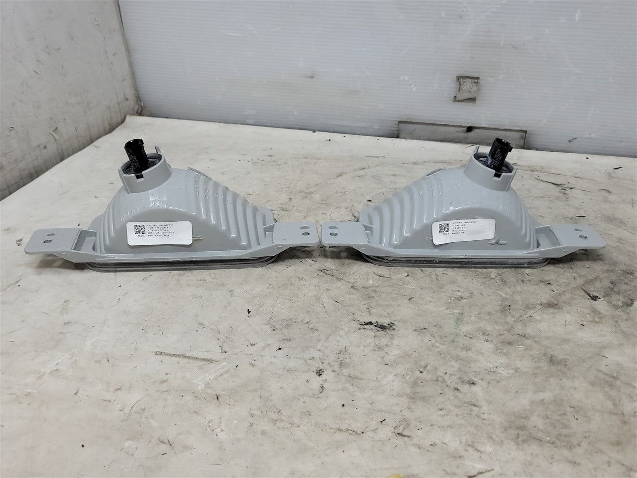 2013 CAMARO OEM BACK UP REVERSE LAMPS PAIR LH RH 33837 - image 7