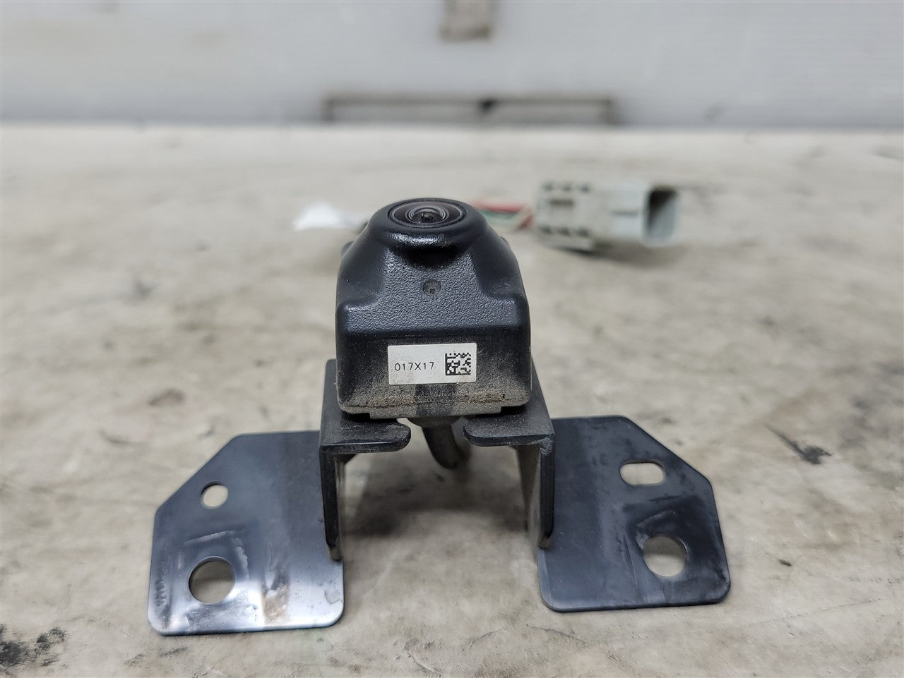 2013 CAMARO OEM REAR VIEW CAMERA 22767362 33838 - image 2