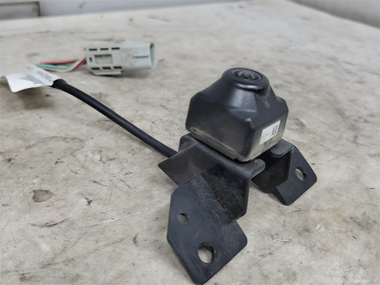 2013 CAMARO OEM REAR VIEW CAMERA 22767362 33838 - image 3