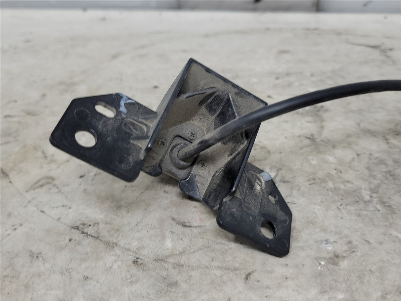 2013 CAMARO OEM REAR VIEW CAMERA 22767362 33838 - image 8