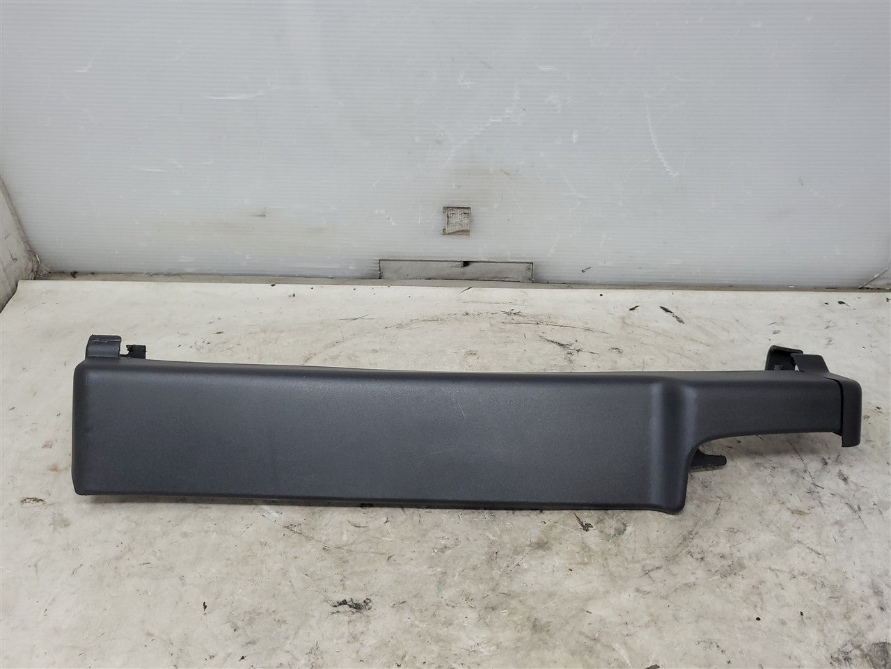 2019 ESCALAESV LH DRIVER SEAT TRACK TRIM 23218775 33841 - image 1