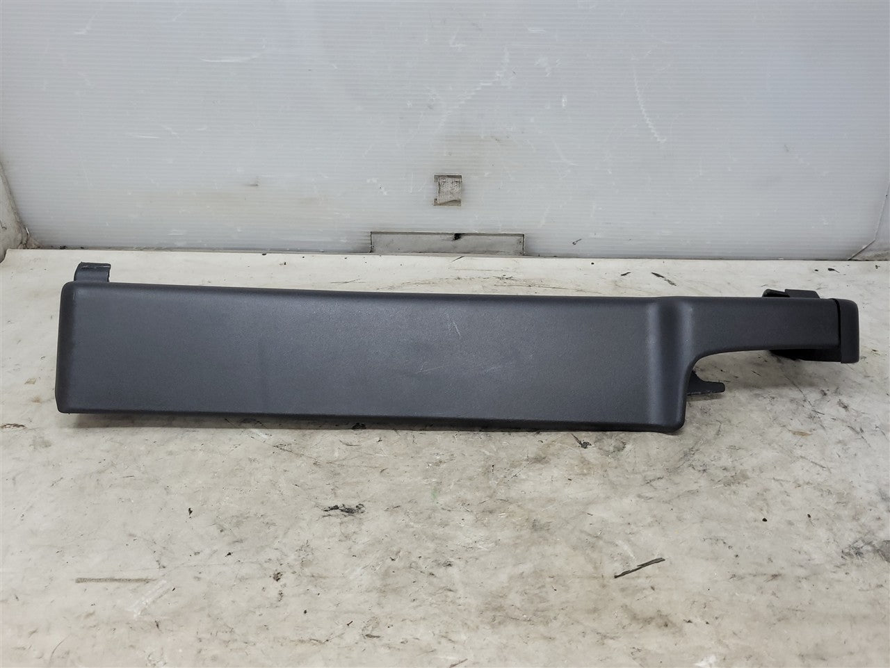 2019 ESCALAESV LH DRIVER SEAT TRACK TRIM 23218775 33841 - image 2