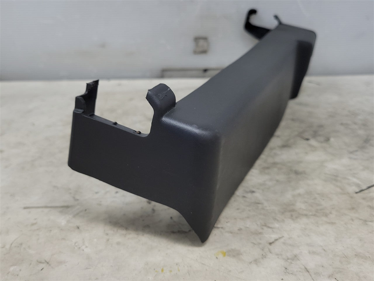 2019 ESCALAESV LH DRIVER SEAT TRACK TRIM 23218775 33841 - image 3