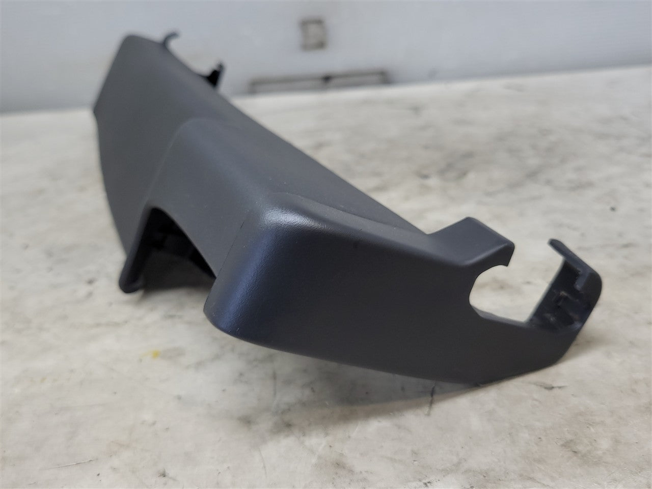 2019 ESCALAESV LH DRIVER SEAT TRACK TRIM 23218775 33841 - image 4