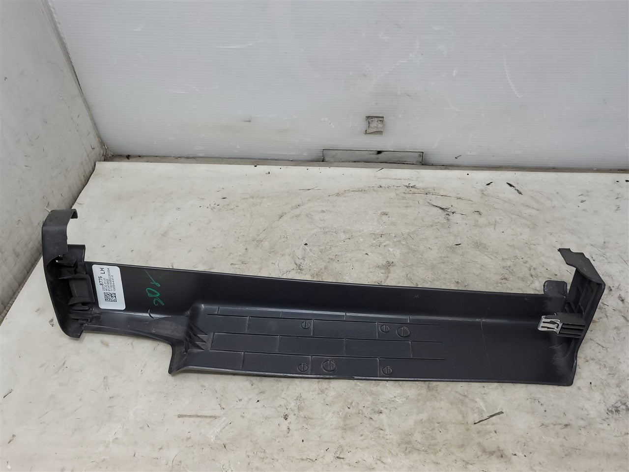 2019 ESCALAESV LH DRIVER SEAT TRACK TRIM 23218775 33841 - image 5