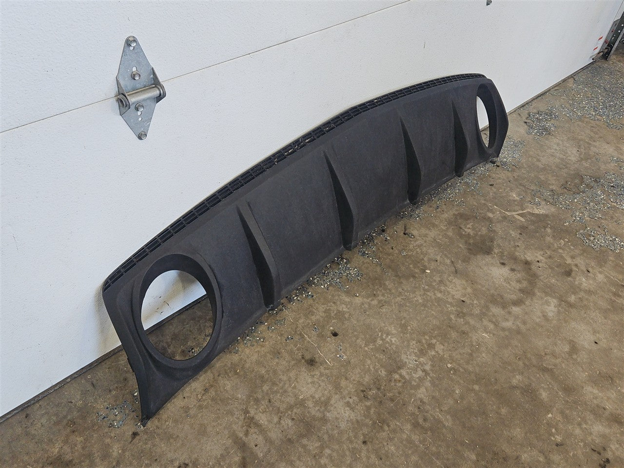2013 CAMARO REAR BUMPER EXHAUST VALENCE ONLY 33843 - image 2