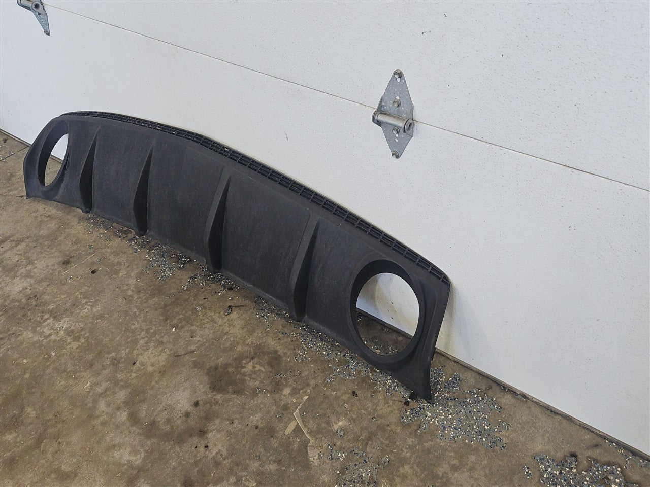 2013 CAMARO REAR BUMPER EXHAUST VALENCE ONLY 33843 - image 4