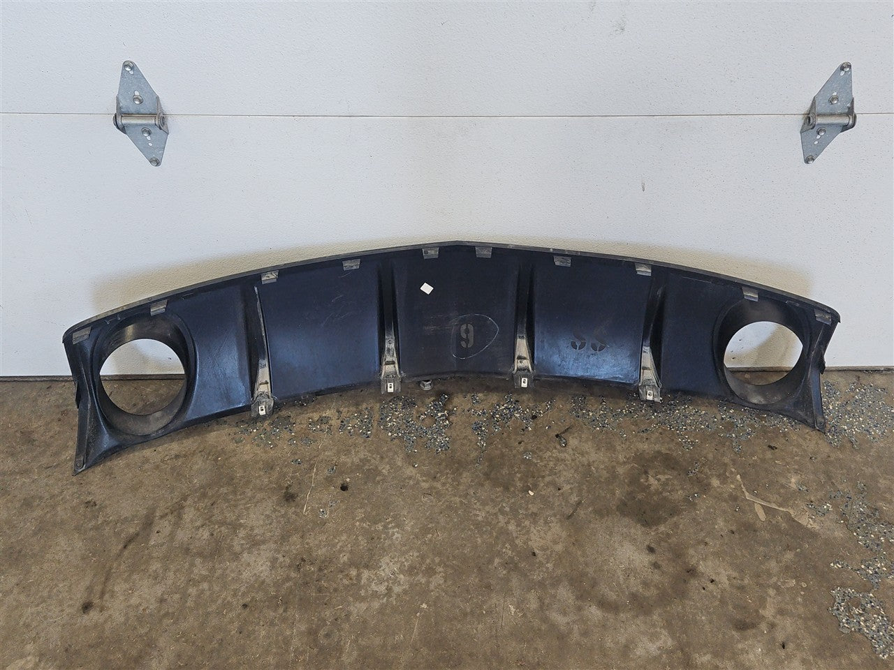 2013 CAMARO REAR BUMPER EXHAUST VALENCE ONLY 33843 - image 9