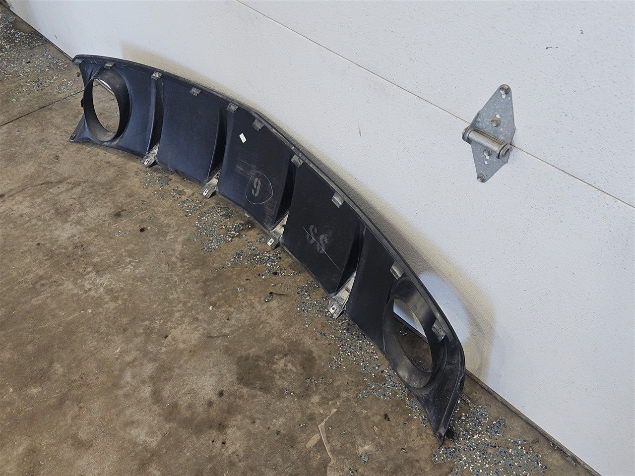 2013 CAMARO REAR BUMPER EXHAUST VALENCE ONLY 33843 - image 12