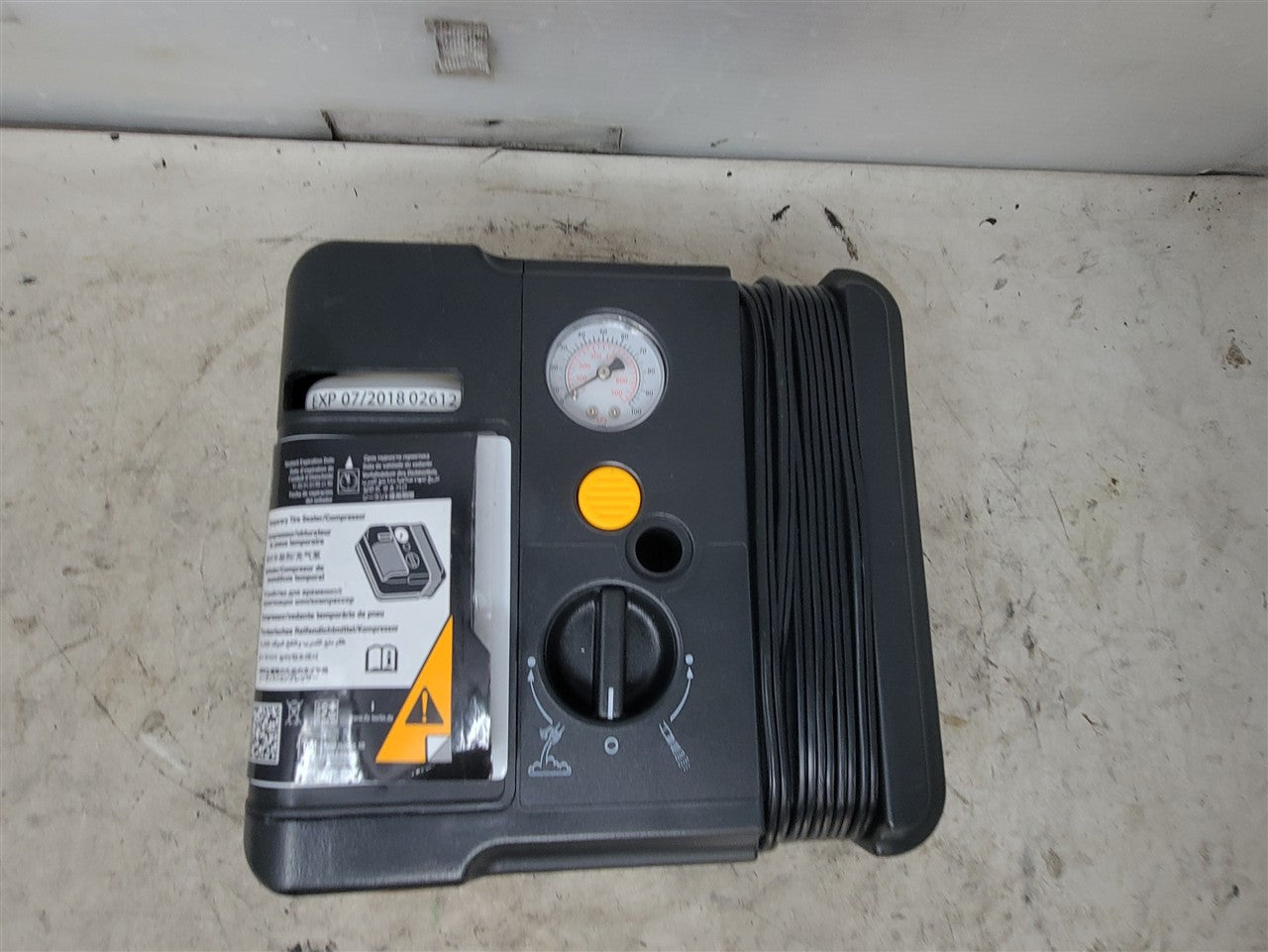 2013 CAMARO EMERGENCY TIRE INFLATOR COMPRESSOR 33846 - image 1