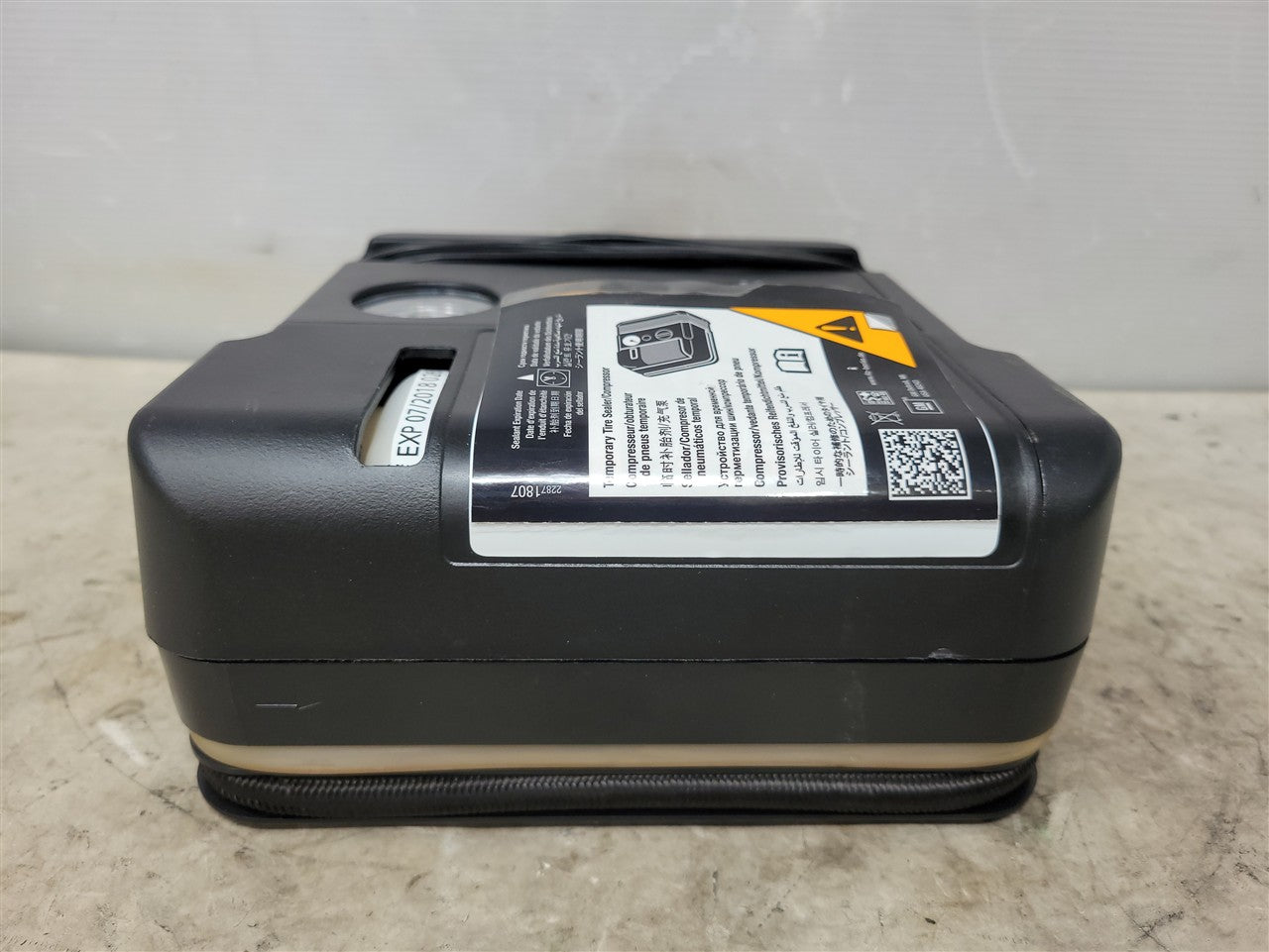 2013 CAMARO EMERGENCY TIRE INFLATOR COMPRESSOR 33846 - image 3