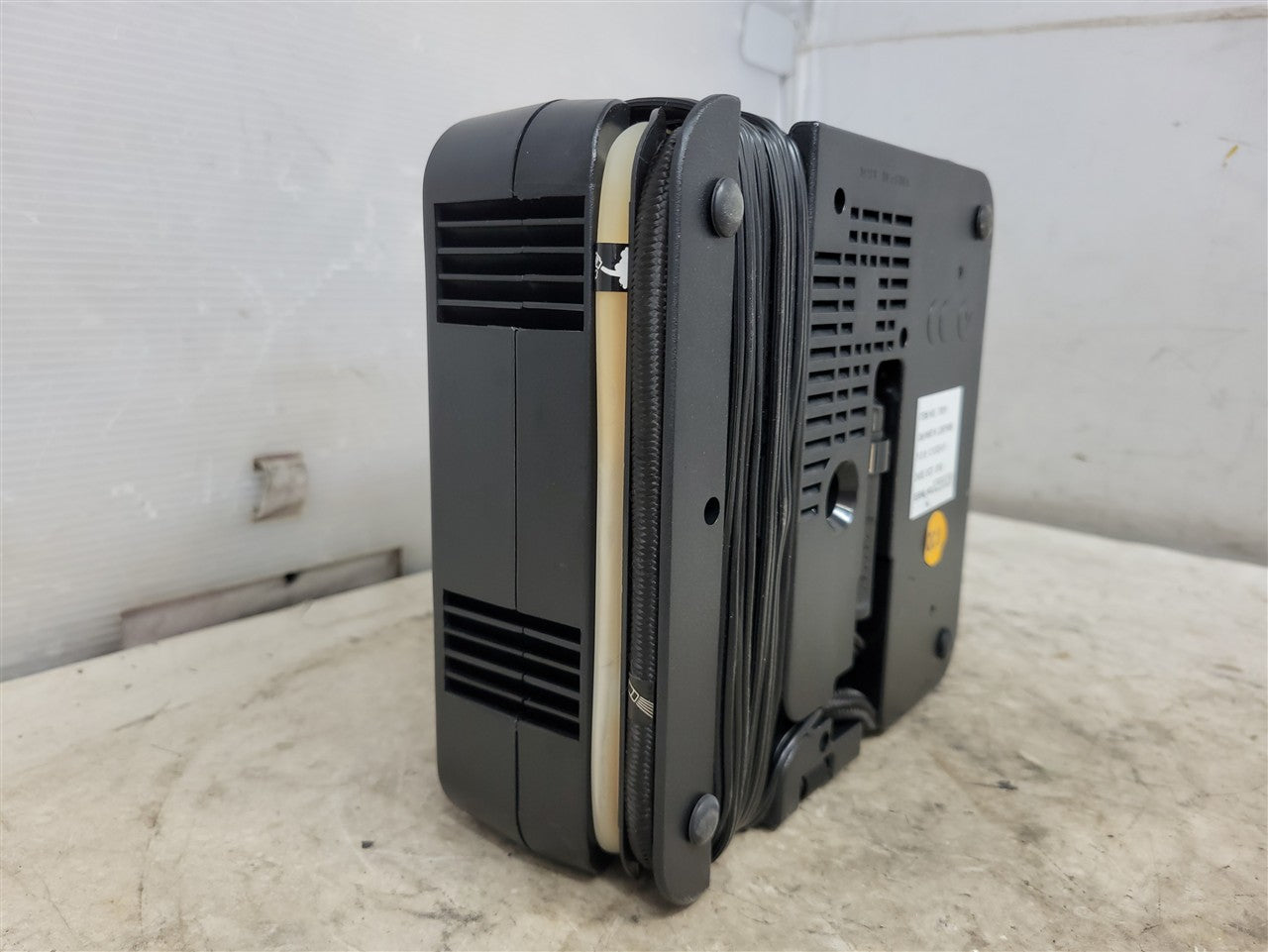 2013 CAMARO EMERGENCY TIRE INFLATOR COMPRESSOR 33846 - image 8