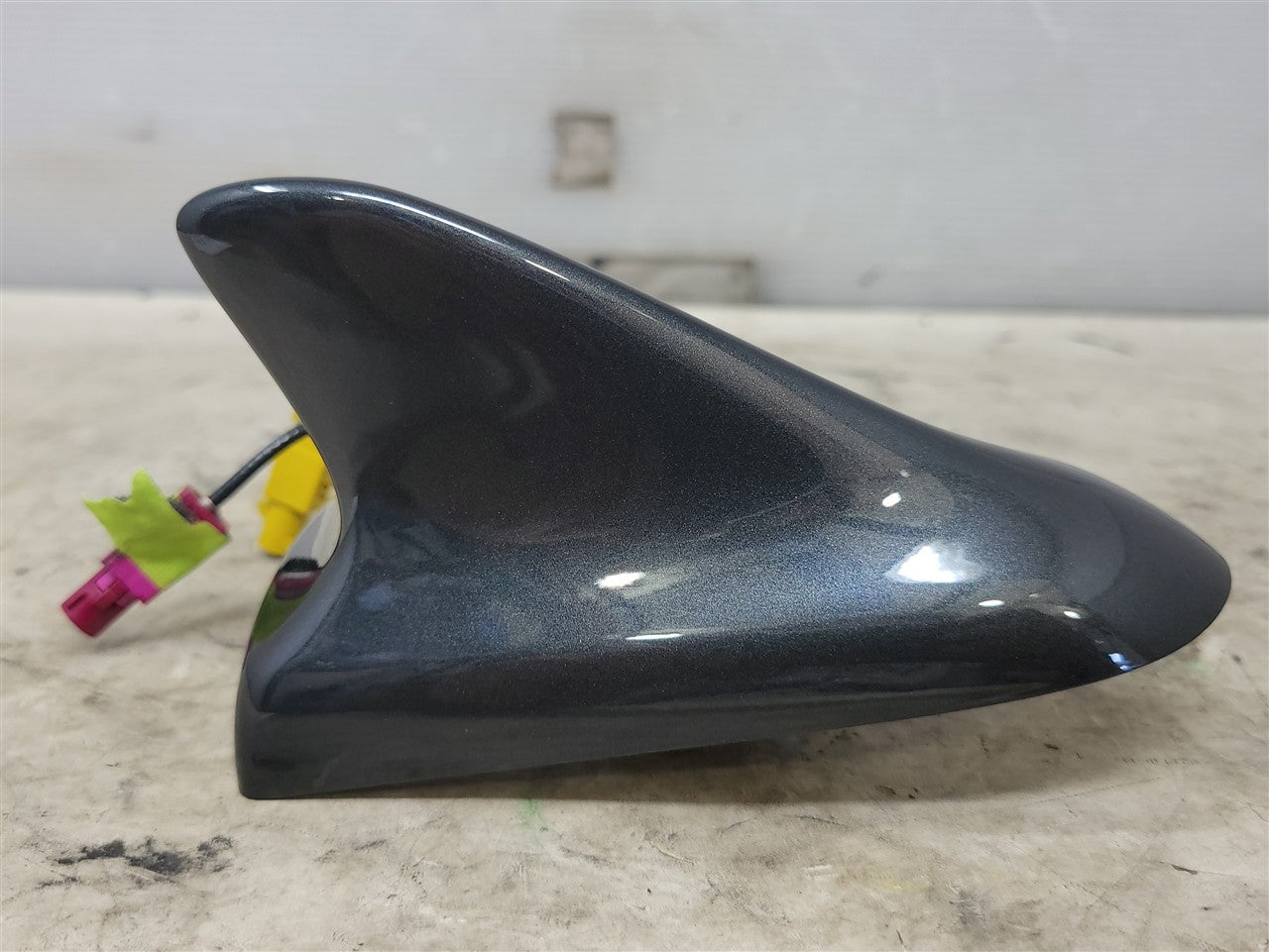 2013 CAMARO SHARK FIN ANTENNA GRAY GLJ 33851 - image 1