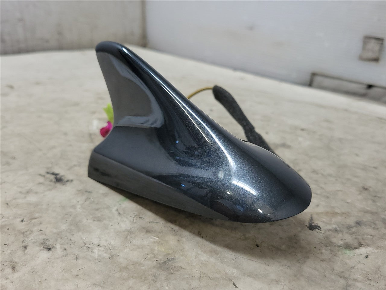 2013 CAMARO SHARK FIN ANTENNA GRAY GLJ 33851 - image 3