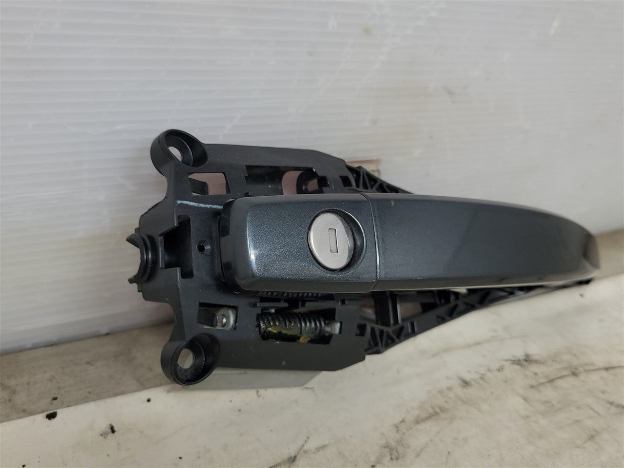 2013 CAMARO LH DRIVER DOOR HANDLE GRAY GLJ 33852 - image 4