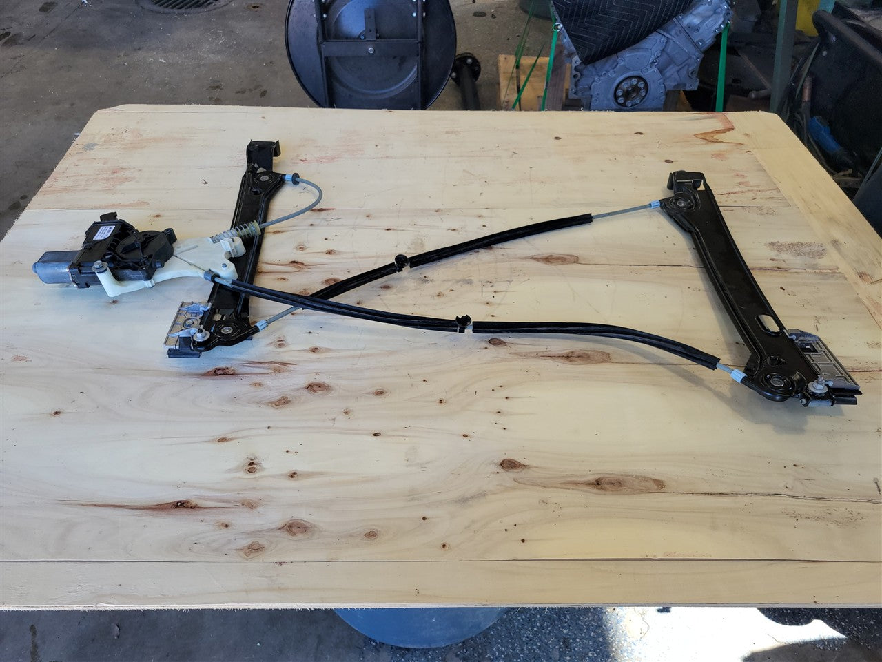 2013 CAMARO LH DOOR WINDOW REGULATOR & MOTOR 33854 - image 2