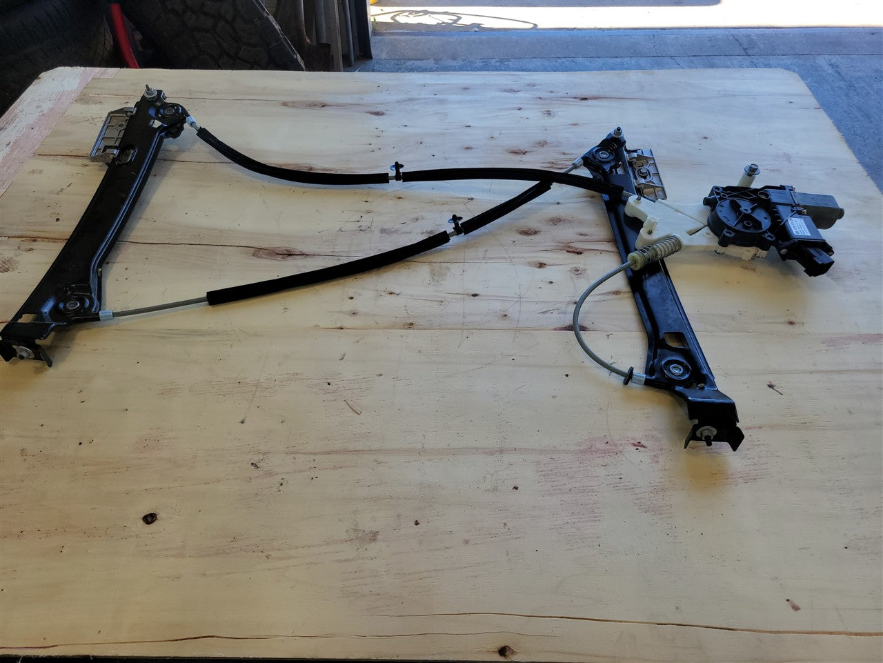 2013 CAMARO LH DOOR WINDOW REGULATOR & MOTOR 33854 - image 4