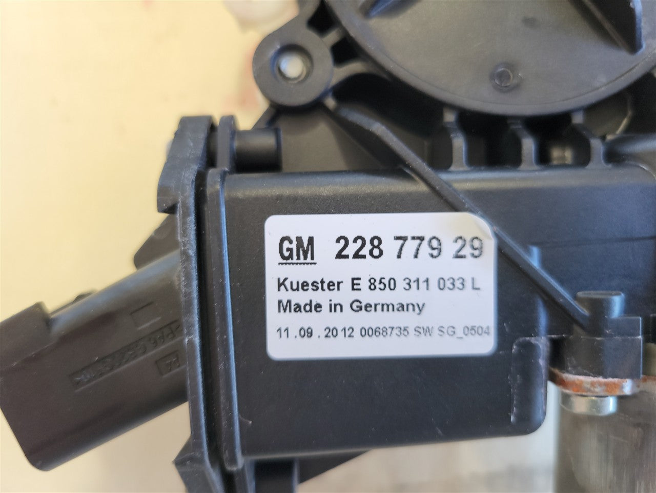 2013 CAMARO LH DOOR WINDOW REGULATOR & MOTOR 33854 - image 7