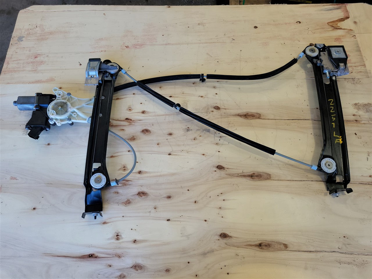 2013 CAMARO LH DOOR WINDOW REGULATOR & MOTOR 33854 - image 8