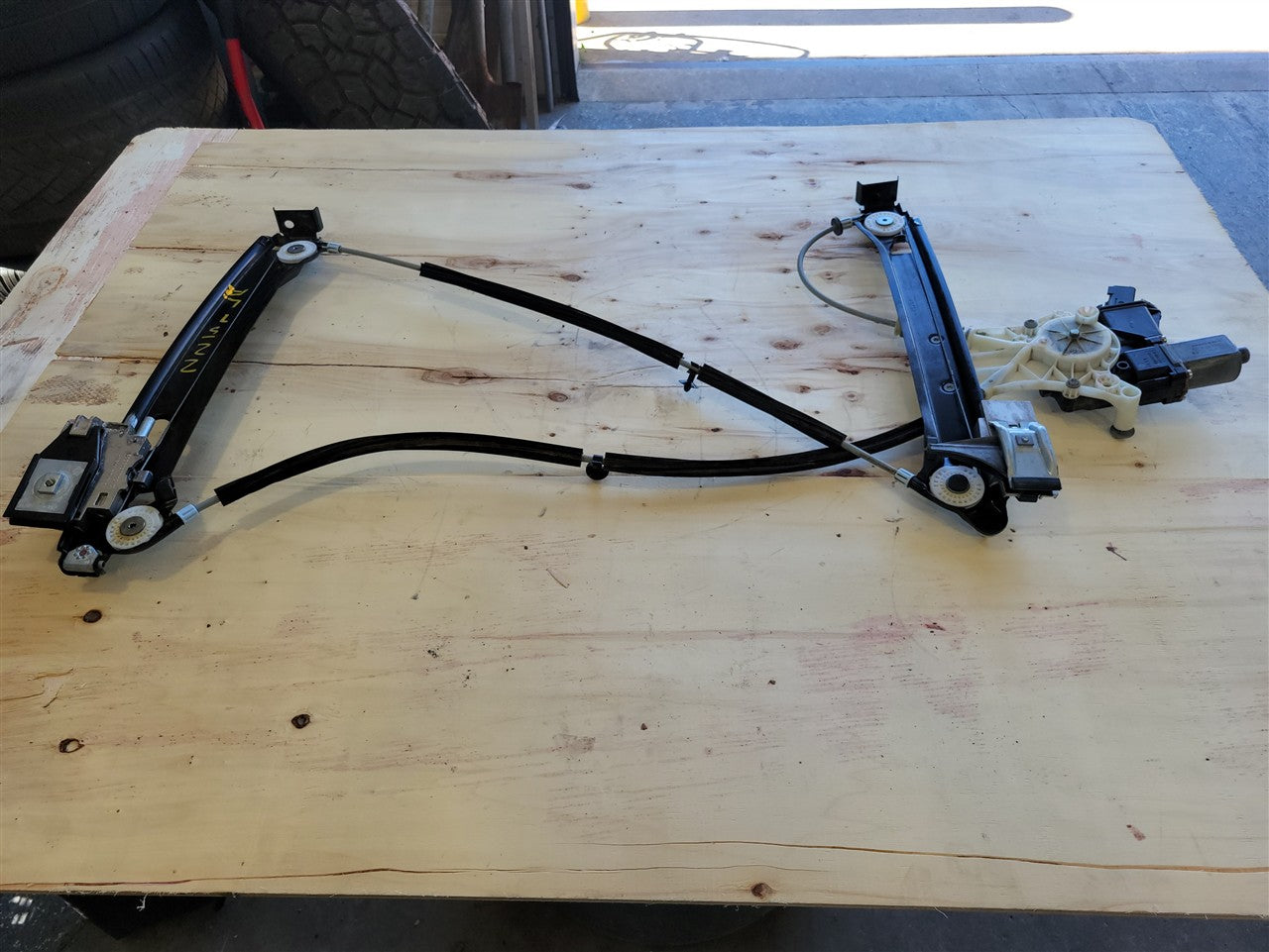 2013 CAMARO LH DOOR WINDOW REGULATOR & MOTOR 33854 - image 11