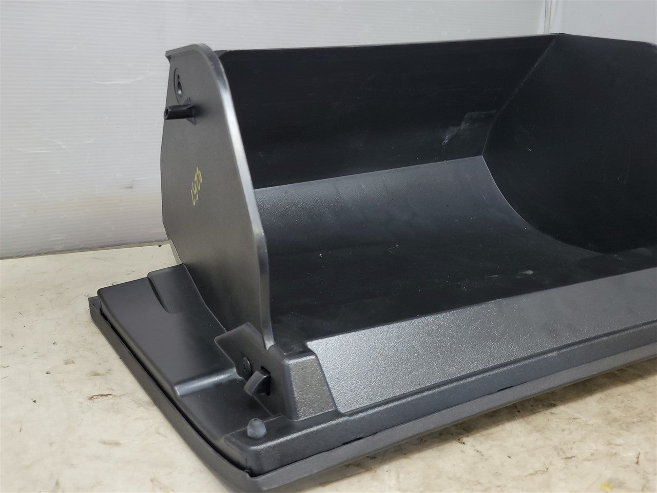 2013 CAMARO PASSENGER DASH GLOVE BOX 22943366 33855 - image 7