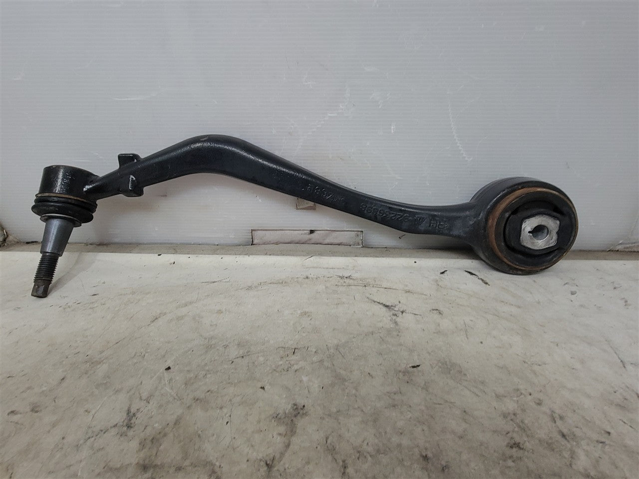 2013 CAMARO RH FRONT LOWER CONTROL ARMS PAIR 26K 33862 - image 1