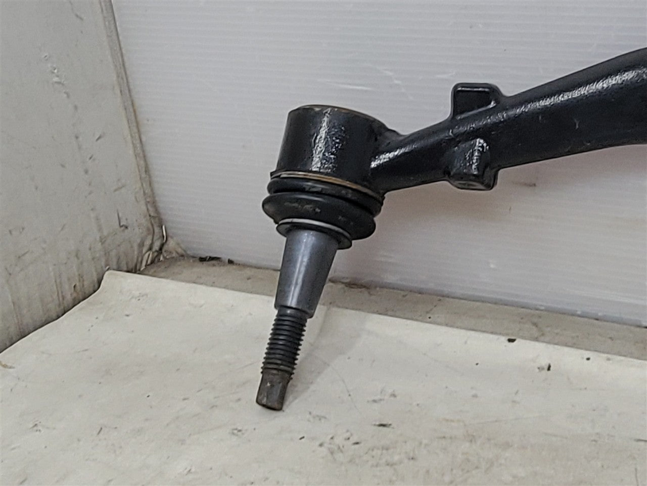 2013 CAMARO RH FRONT LOWER CONTROL ARMS PAIR 26K 33862 - image 4
