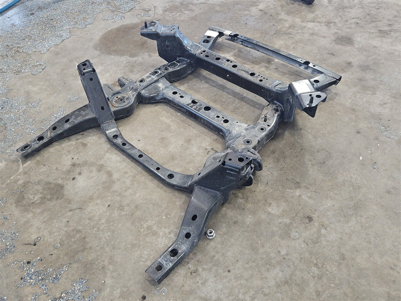 2013 CAMARO SS FRONT ENGINE SUSPENSION CRADLE 33865 - image 4
