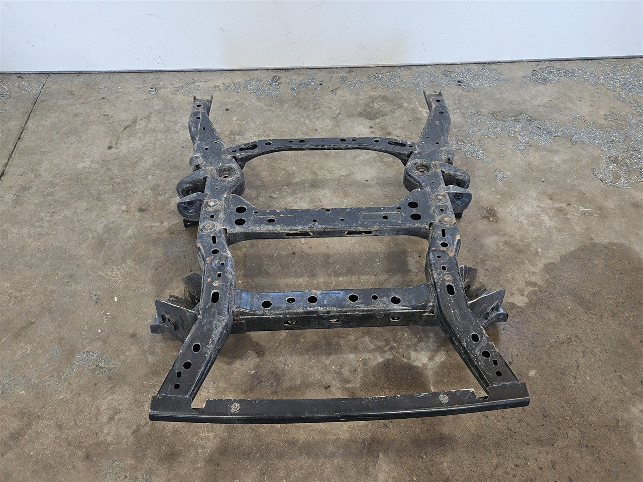2013 CAMARO SS FRONT ENGINE SUSPENSION CRADLE 33865 - image 9