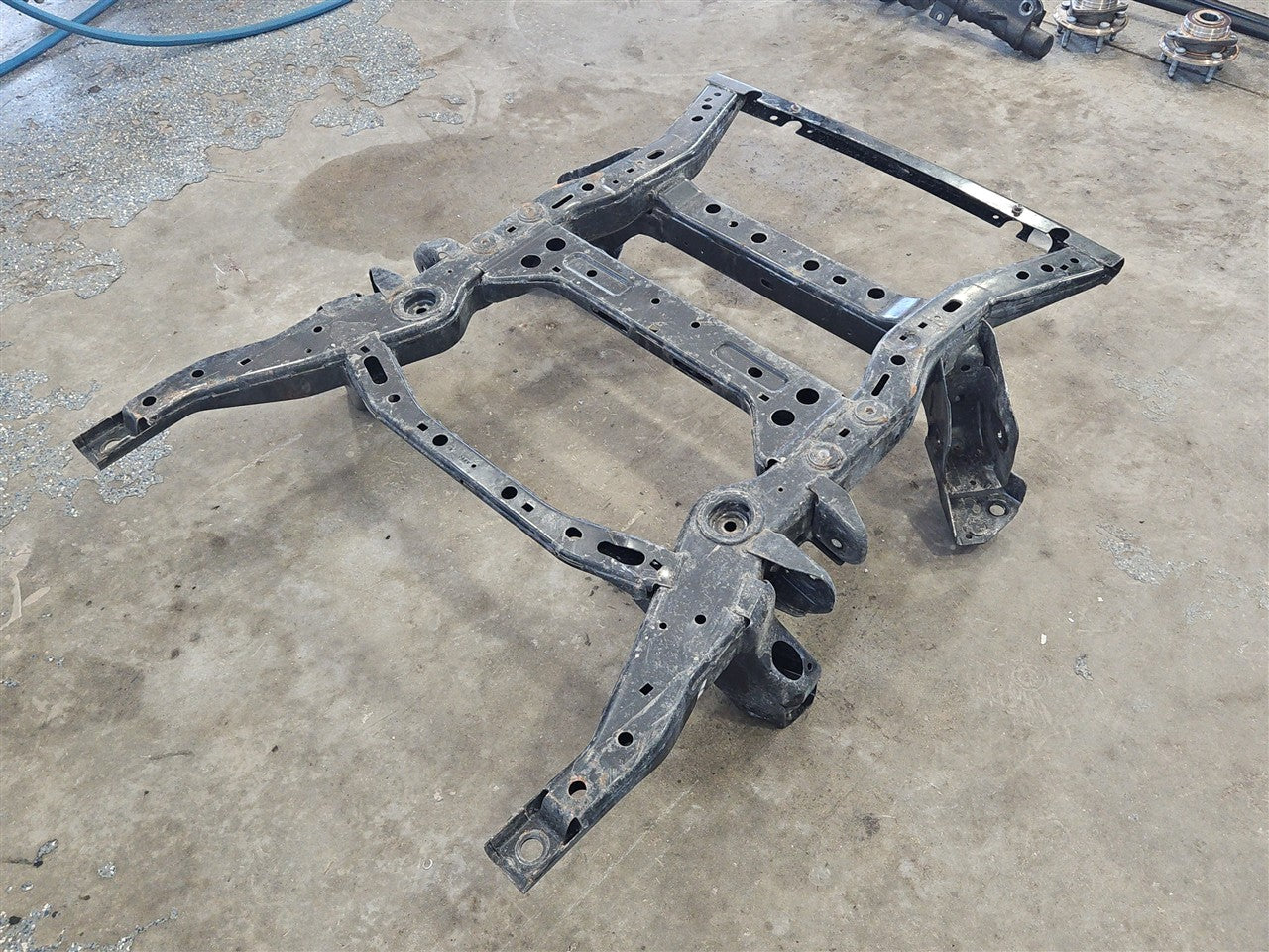 2013 CAMARO SS FRONT ENGINE SUSPENSION CRADLE 33865 - image 12