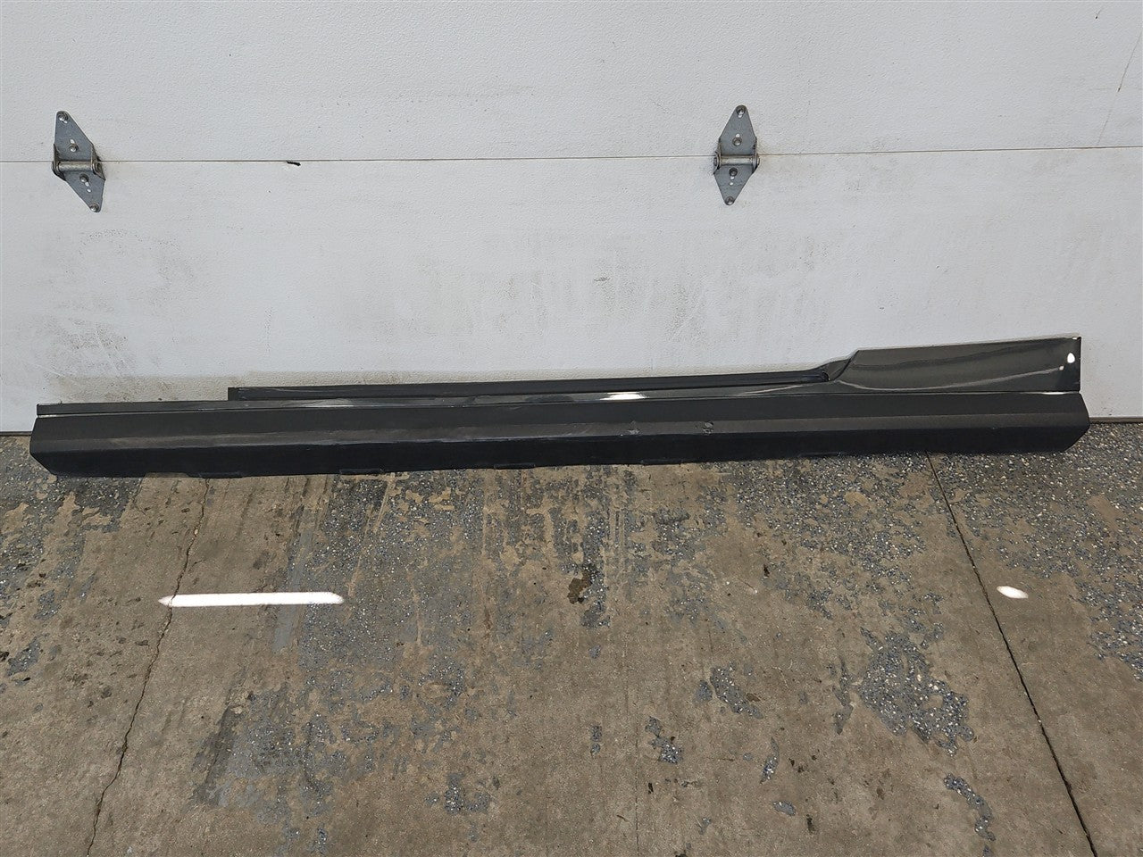 2013 CAMARO LH ZL1 ROCKER MOLDING GRAY GLJ 33871 - image 1