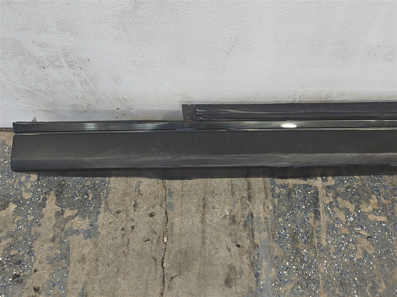 2013 CAMARO LH ZL1 ROCKER MOLDING GRAY GLJ 33871 - image 4