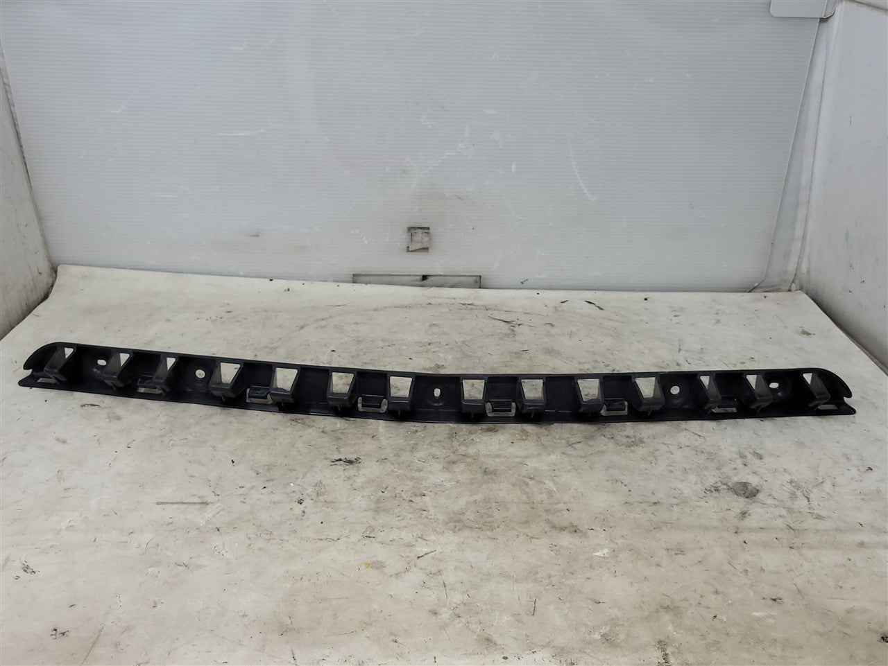 2013 CAMARO REAR BUMPER CENTER SUPPORT GUIDE 33879 - image 5