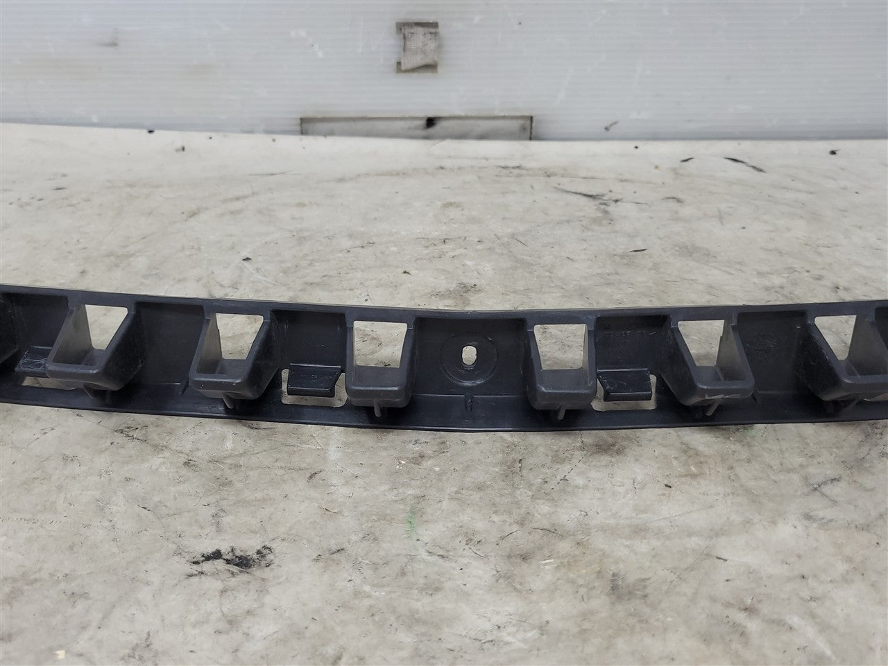 2013 CAMARO REAR BUMPER CENTER SUPPORT GUIDE 33879 - image 7