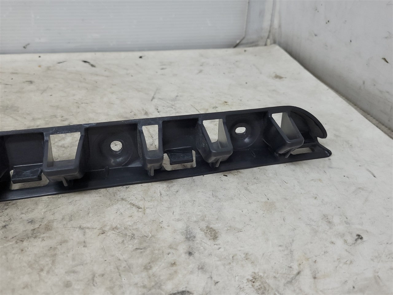 2013 CAMARO REAR BUMPER CENTER SUPPORT GUIDE 33879 - image 8